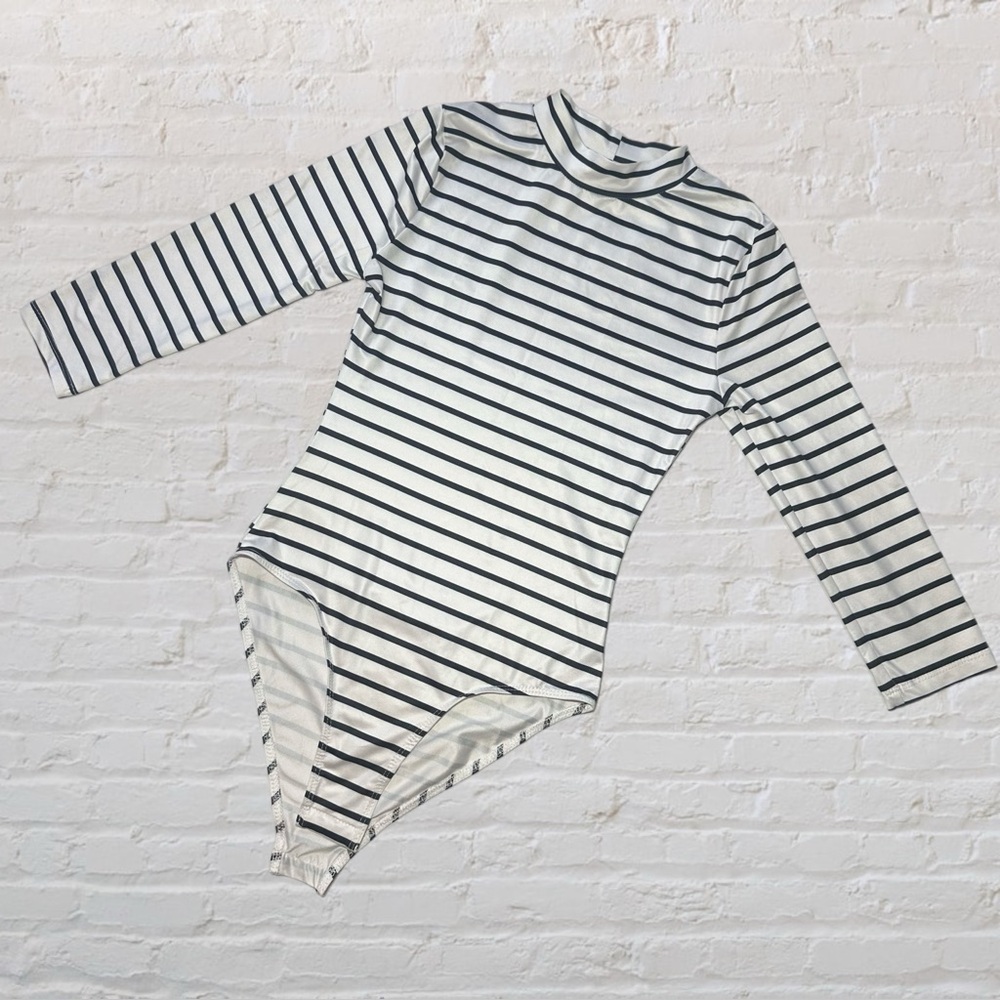 SHEIN White & Black Horizontal Striped Long Sleeve Bodysuit in Fem Size Small
